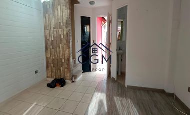 Casa De 2 Pisos Barrio Tranquilo Frente A Plaza con Juego