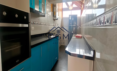 Casa De 2 Pisos Barrio Tranquilo Frente A Plaza con Juego