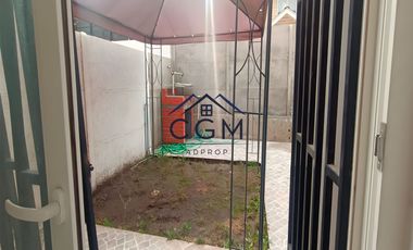 Casa De 2 Pisos Barrio Tranquilo Frente A Plaza con Juego