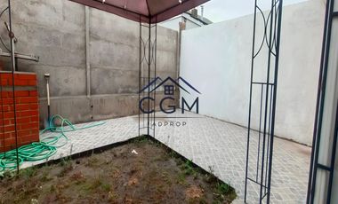 Casa De 2 Pisos Barrio Tranquilo Frente A Plaza con Juego