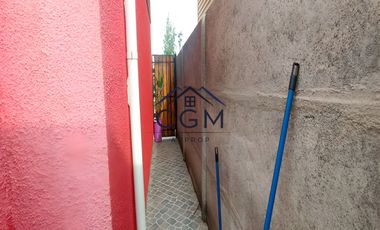 Casa De 2 Pisos Barrio Tranquilo Frente A Plaza con Juego