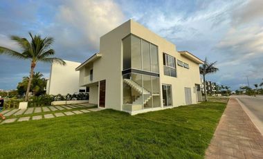 Residencia Nueva con Alberca Privada y Diseño Moderno en Los Tigres Residencial