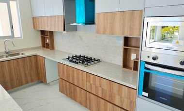 Residencia Nueva con Alberca Privada y Diseño Moderno en Los Tigres Residencial