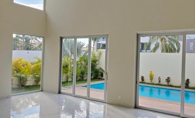 Residencia Nueva con Alberca Privada y Diseño Moderno en Los Tigres Residencial
