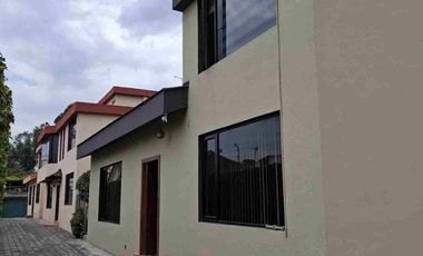 Amplia Casa 218 metros 3 habitaciones, estudio, buenos acabados.