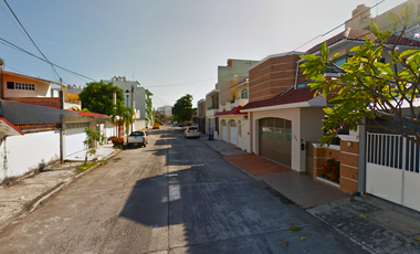 SE VENDE CASA UBICADA EN BOCA DEL RIO