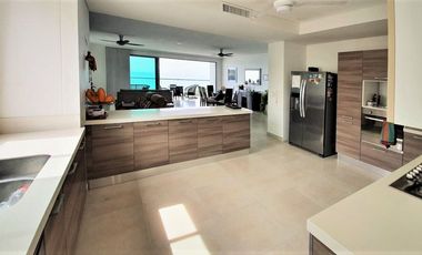 Apartamento de 4 habitaciones 5 baños en Pozos Colorados Frente al Mar.