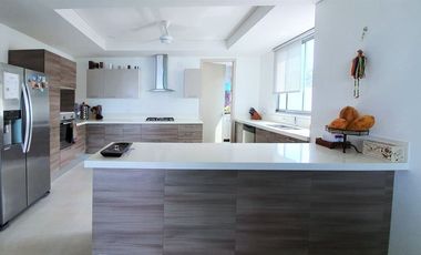 Apartamento de 4 habitaciones 5 baños en Pozos Colorados Frente al Mar.