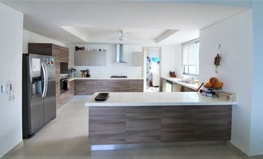 Apartamento de 4 habitaciones 5 baños en Pozos Colorados Frente al Mar.