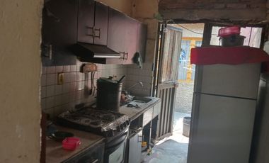 CASA VENTA EN ESQUINA RIO CHURUBUSCO COMO TERRENO , SECTOR POPULAR, IZTAPALAPA.