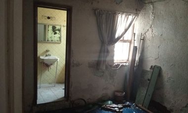 CASA VENTA EN ESQUINA RIO CHURUBUSCO COMO TERRENO , SECTOR POPULAR, IZTAPALAPA.