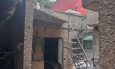 CASA VENTA EN ESQUINA RIO CHURUBUSCO COMO TERRENO , SECTOR POPULAR, IZTAPALAPA.