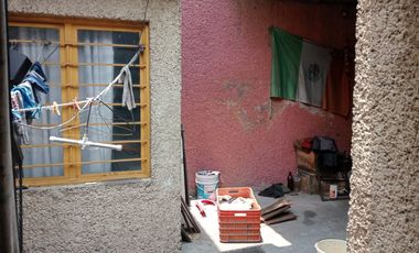 CASA VENTA EN ESQUINA RIO CHURUBUSCO COMO TERRENO , SECTOR POPULAR, IZTAPALAPA.