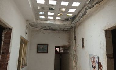 CASA VENTA EN ESQUINA RIO CHURUBUSCO COMO TERRENO , SECTOR POPULAR, IZTAPALAPA.