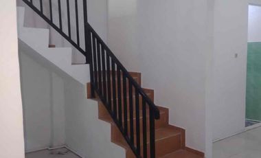 Dijual rumah dengan kios di cipondoh makmur lokasi bagus dekat sekolah 2 lt full SHM