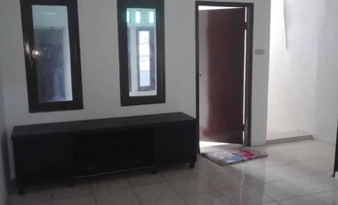 Dijual rumah dengan kios di cipondoh makmur lokasi bagus dekat sekolah 2 lt full SHM