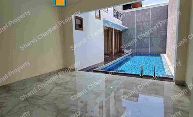 Jual Rumah Mewah Kolam Renang di BSD-Lokasi Strategis,Hunian Nyaman