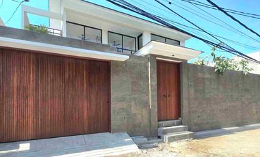 Newly Villa Modern Stylish Banjar Semer Kerobokan Bali