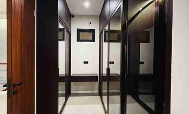 Newly Villa Modern Stylish Banjar Semer Kerobokan Bali