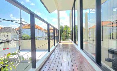 Newly Villa Modern Stylish Banjar Semer Kerobokan Bali