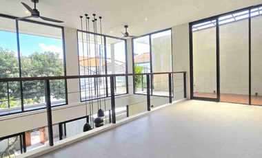 Newly Villa Modern Stylish Banjar Semer Kerobokan Bali