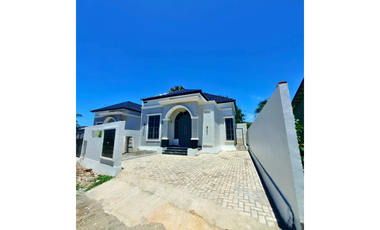 Dijual Rumah Classic Eropa di Lamjabat - Secantik ini Hanya 750 Juta!