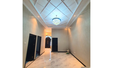 Dijual Rumah Classic Eropa di Lamjabat - Secantik ini Hanya 750 Juta!