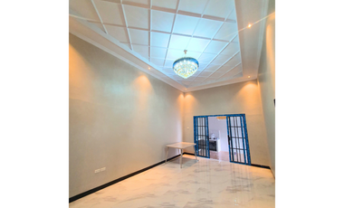 Dijual Rumah Classic Eropa di Lamjabat - Secantik ini Hanya 750 Juta!