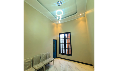 Dijual Rumah Classic Eropa di Lamjabat - Secantik ini Hanya 750 Juta!