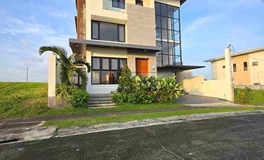 VENARE FOR LEASE HOUSE AND LOT