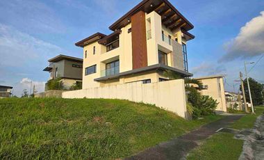 VENARE FOR LEASE HOUSE AND LOT