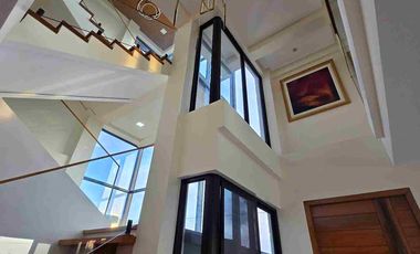 VENARE FOR LEASE HOUSE AND LOT