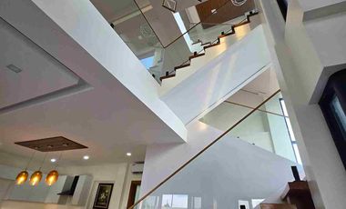 VENARE FOR LEASE HOUSE AND LOT