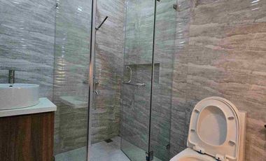 VENARE FOR LEASE HOUSE AND LOT