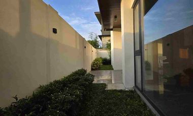 VENARE FOR LEASE HOUSE AND LOT