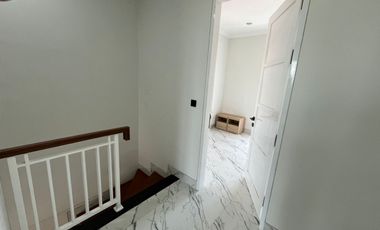 Dijual Townhouse American Style Minimalis Modern di Pusat Kota Denpasar.