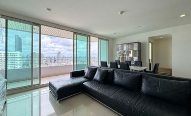 Rare Item! Luxurious Riverside Living at Watermark Chaophraya – 145.94 sq.m., High Floor with Panoramic River View
