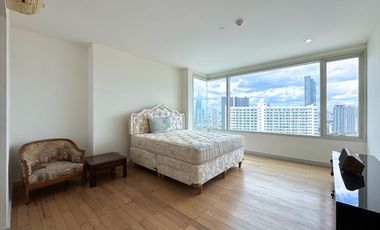 Rare Item! Luxurious Riverside Living at Watermark Chaophraya – 145.94 sq.m., High Floor with Panoramic River View