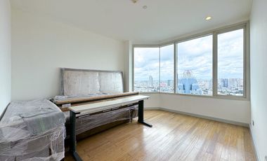 Rare Item! Luxurious Riverside Living at Watermark Chaophraya – 145.94 sq.m., High Floor with Panoramic River View