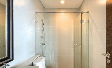 Rare Item! Luxurious Riverside Living at Watermark Chaophraya – 145.94 sq.m., High Floor with Panoramic River View