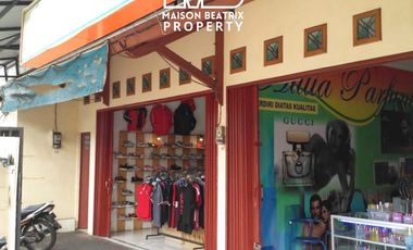 DIJUAL RUMAH + 3 TOKO PINGGIR JALAN DI SALATIGA - JAWA TENGAH