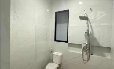 Sewa Cepat Rumah Teluk Gong 4 lantai Ada Rooftop Brand New