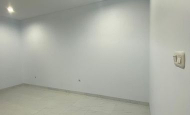 Sewa Cepat Rumah Teluk Gong 4 lantai Ada Rooftop Brand New