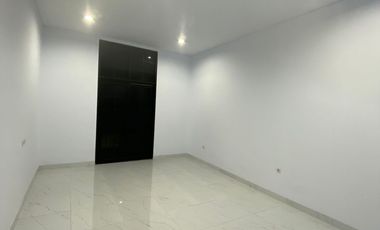 Sewa Cepat Rumah Teluk Gong 4 lantai Ada Rooftop Brand New