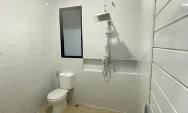 Sewa Cepat Rumah Teluk Gong 4 lantai Ada Rooftop Brand New