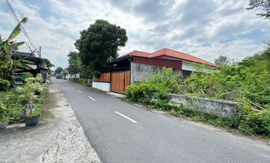 10 Menit UGM Jogja, Rumah 2 Lantai Free Kolam Renang, Langsung Pemilik.