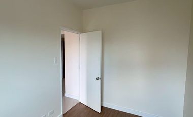 💰 ₱7,199,507 | LARSEN TOWER by ROCKWELL – 1BR (38 sqm) with 1 Parking | High-Floor Garden & Amenity View with Skyline