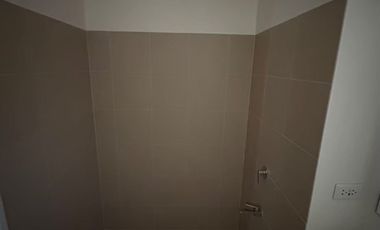 💰 ₱7,199,507 | LARSEN TOWER by ROCKWELL – 1BR (38 sqm) with 1 Parking | High-Floor Garden & Amenity View with Skyline