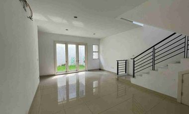 Disewakan Rumah 2 lantai dekat kolam renang dalam cluster di summarecon bekasi