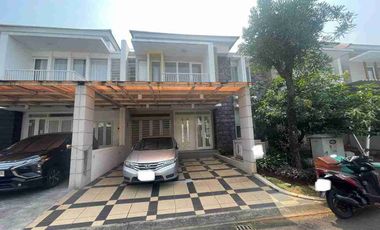 Disewakan Rumah 2 lantai dekat kolam renang dalam cluster di summarecon bekasi